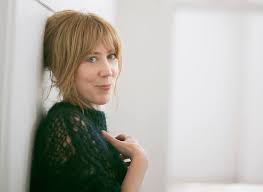 How tall is Beth Orton?